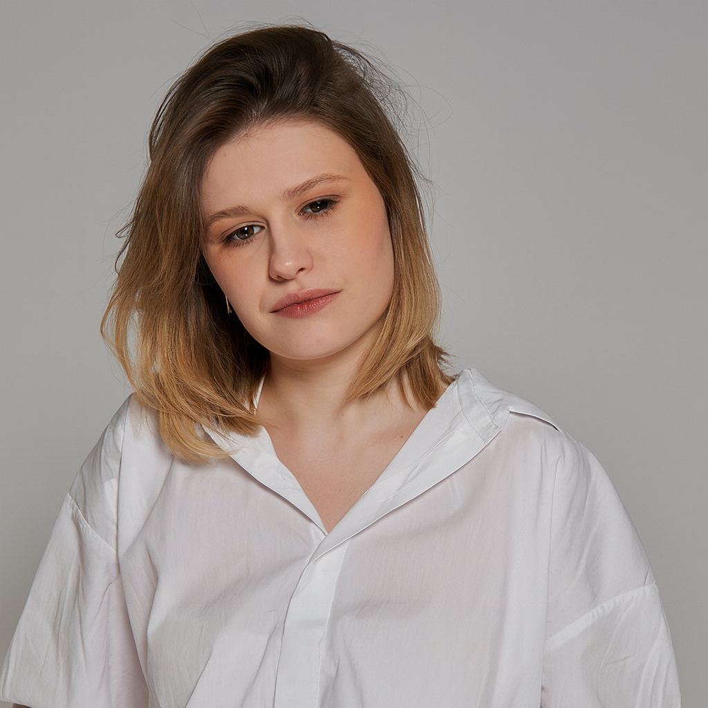 Алёна Попова